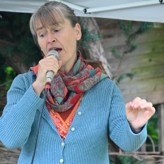 Singen mit Carolin Lötzsch Singen mit Carolin Lötzsch